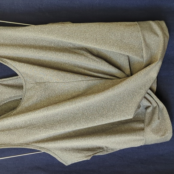 Work out sleeve less top - Picture 2 of 4